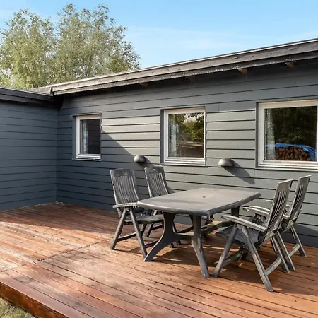 Sigurd - 20m From The Sea By Interhome *